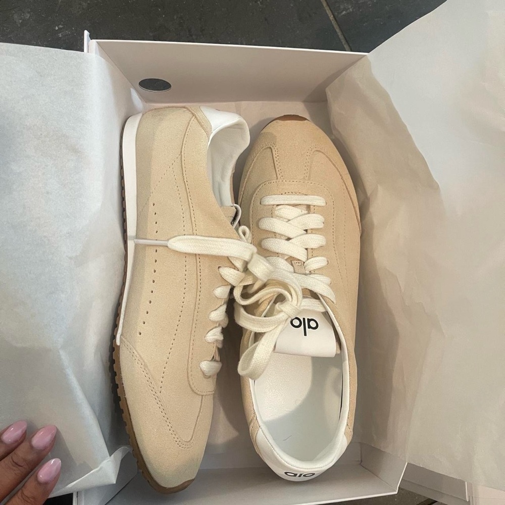 Alo Yoga sunset sneaker